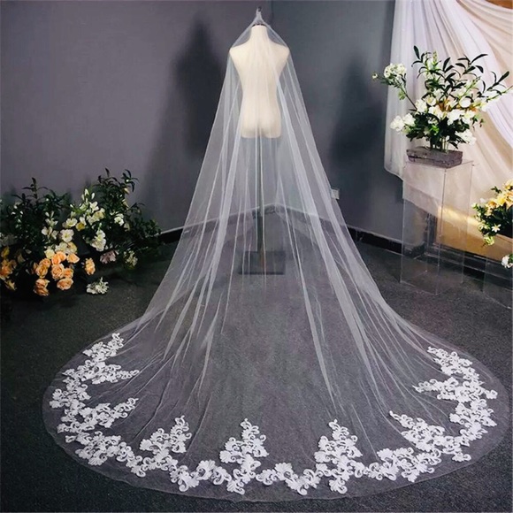Pink Magnolia Accessories - New gorgeous Ivory 1T cathedral veil